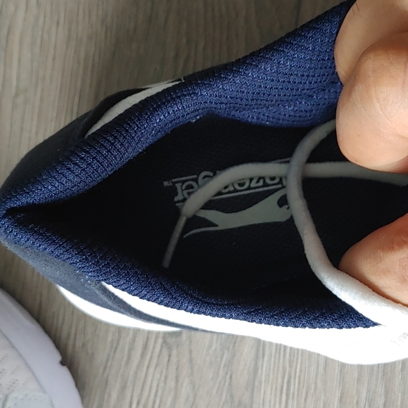 Running shoes - Picture 2 of 4